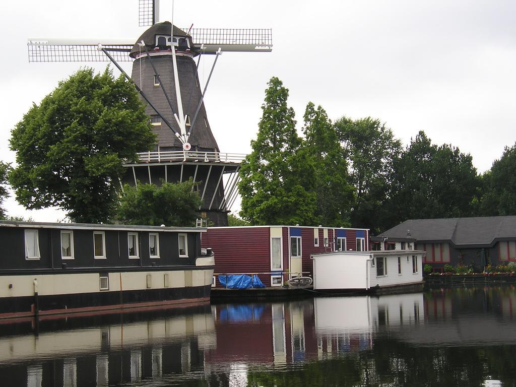Готель Houseboat Under The Mill Амстердам Екстер'єр фото
